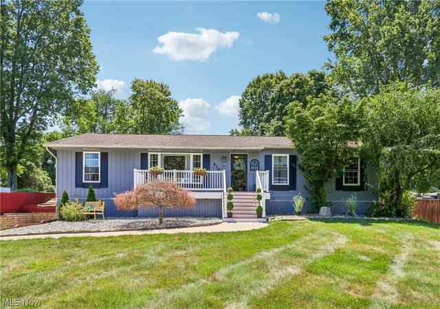 Single family home for sale at 6109 N Oval Rd, New Franklin, OH 44216 | MLS# 5233961