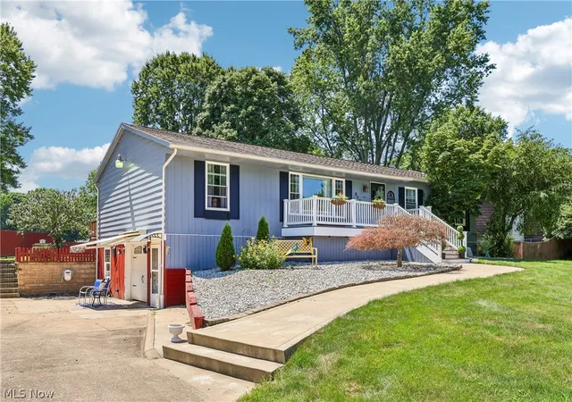 Photo 3 of Single family home for sale at 6109 N Oval Rd, New Franklin, OH 44216 | MLS# 5233961 | Listing updated on 2026-10-02
