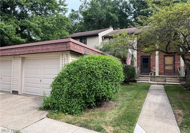 Condo for sale at 10250 Spinnaker Run, Aurora, OH 44202 | MLS# 5234224