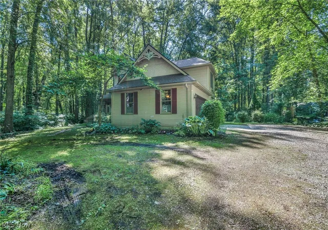 Photo 2 of Sale Pending at 9716 N Avon Belden Rd, Grafton, OH 44044 | MLS# 5234214 | Listing updated on 2026-09-08