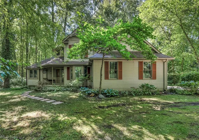 Photo 3 of Sale Pending at 9716 N Avon Belden Rd, Grafton, OH 44044 | MLS# 5234214 | Listing updated on 2026-09-08