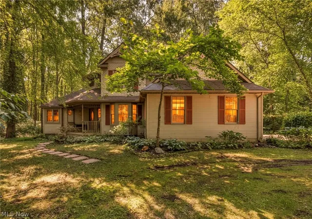 Photo 3 of Sale Pending at 9716 N Avon Belden Rd, Grafton, OH 44044 | MLS# 5234214 | Listing updated on 2026-09-08