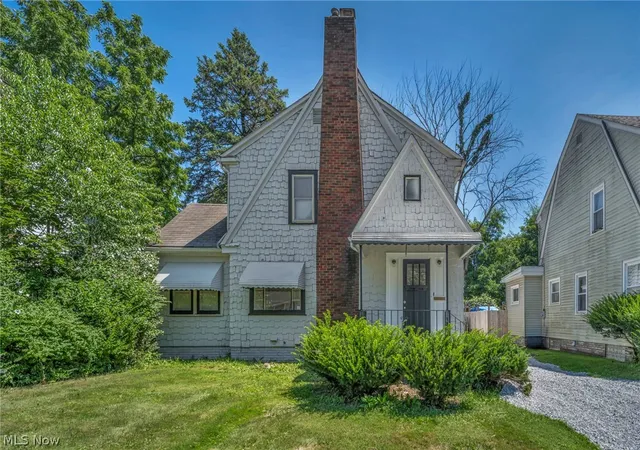 Photo 3 of Single family home for sale at 881 Valdes Ave, Akron, OH 44320 | MLS# 5234245 | Listing updated on 2026-09-02