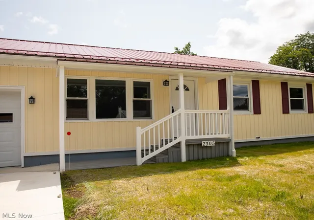 Photo 2 of Single family home for sale at 2305 Oak St, Salem, OH 44460 | MLS# 5234107 | Listing updated on 2026-09-04