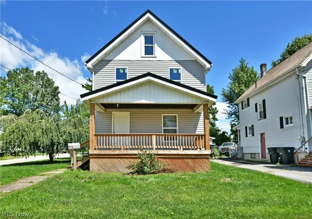 Photo 3 of Single family home for sale at 1157 Mckinley St Ne, Warren, OH 44483 | MLS# 5234131 | Listing updated on 2026-09-15