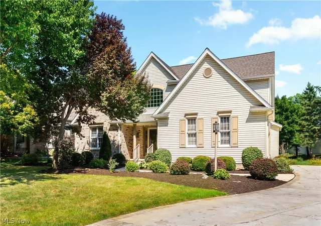 Photo 3 of Single family home for sale at 3472 Deer Tr Ave Nw, Canton, OH 44708 | MLS# 5233974 | Listing updated on 2026-09-11
