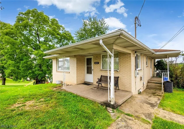 Photo 2 of Single family home for sale at 400 Wayne Ave, Weirton, WV 26062 | MLS# 5234372 | Listing updated on 2026-09-05
