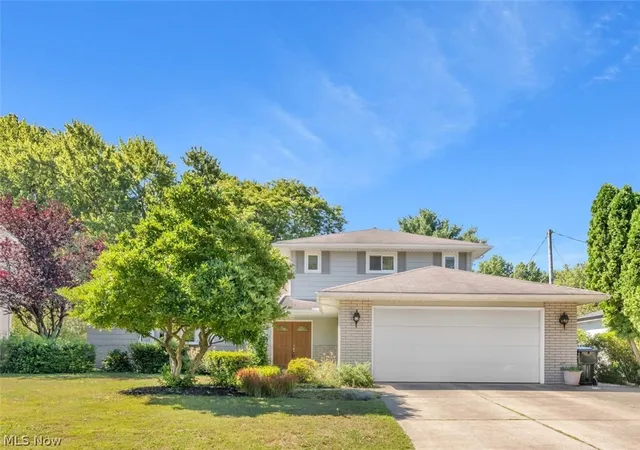 Photo 1 of Sale Pending at 4576 Queen Ann Ct, Cleveland, OH 44121 | MLS# 5232758 | Listing updated on 2026-10-03