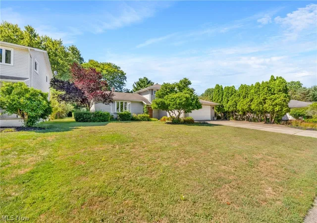 Photo 2 of Sale Pending at 4576 Queen Ann Ct, Cleveland, OH 44121 | MLS# 5232758 | Listing updated on 2026-10-03