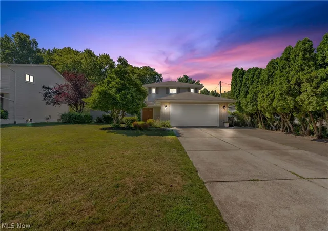 Photo 3 of Sale Pending at 4576 Queen Ann Ct, Cleveland, OH 44121 | MLS# 5232758 | Listing updated on 2026-10-03