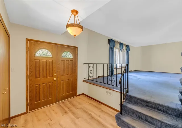 Photo 4 of Sale Pending at 4576 Queen Ann Ct, Cleveland, OH 44121 | MLS# 5232758 | Listing updated on 2026-10-03
