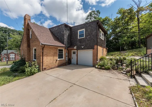 Photo 2 of Sale Pending at 3516 Meadowbrook Blvd, Cleveland Heights, OH 44118 | MLS# 5214774 | Listing updated on 2026-09-02