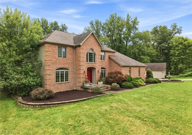 Photo 2 of Single family home for sale at 6605 Brookhollow Dr Sw, Warren, OH 44481 | MLS# 5234512 | Listing updated on 2026-09-08