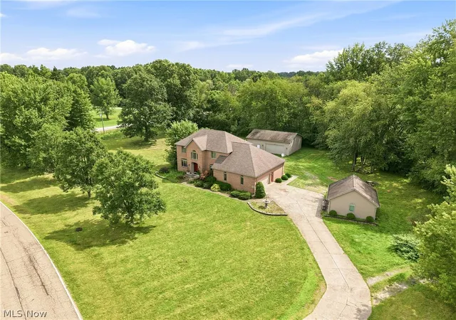 Photo 3 of Single family home for sale at 6605 Brookhollow Dr Sw, Warren, OH 44481 | MLS# 5234512 | Listing updated on 2026-09-08
