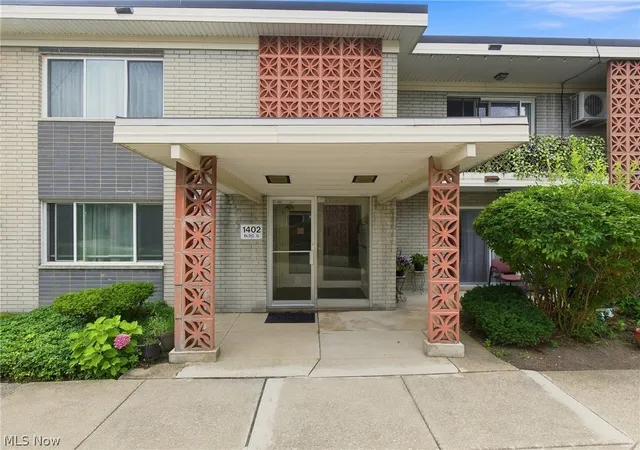 Condo for sale at 1402 Golden Gate Blvd #G203, Cleveland, OH 44124 | MLS# 5232417