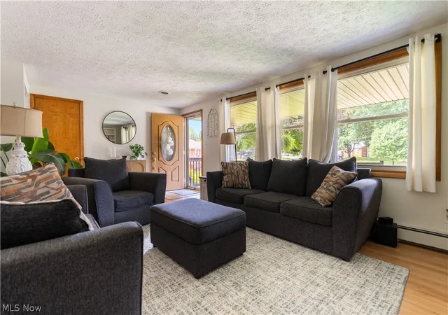 Photo 3 of Sale Pending at 1516 Gulling Ave, Louisville, OH 44641 | MLS# 5234197 | Listing updated on 2026-09-12