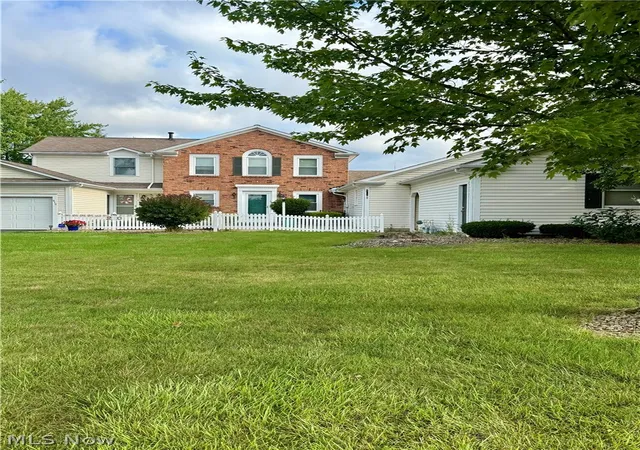 Condo for sale at 810 Kentwood Dr #2, Youngstown, OH 44512 | MLS# 5233941