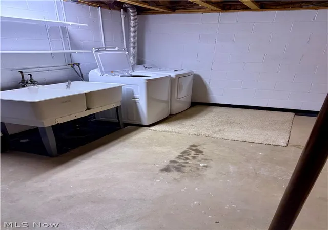 Listing Photo 2 - Condo for sale in building located at 810 Kentwood Dr, Youngstown, OH 44512 - Unit #2