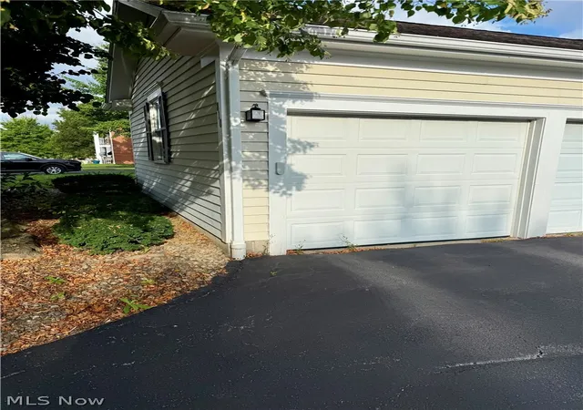 Photo 3 of Condo for sale at 810 Kentwood Dr #2, Youngstown, OH 44512 | MLS# 5233941 | Listing updated on 2026-09-14