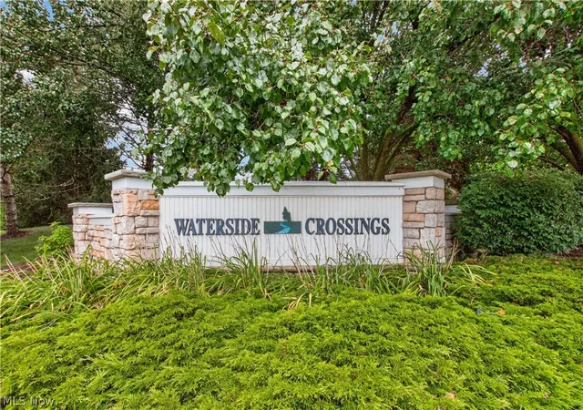 Listing Photo 2 - Condo for sale in building located at 33253 Fairport Dr, Avon Lake, OH 44012