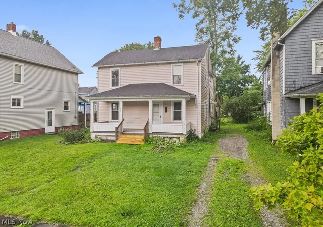 Photo 2 of Single family home for sale at 225 W Indiana Ave, Sebring, OH 44672 | MLS# 5234483 | Listing updated on 2026-10-01
