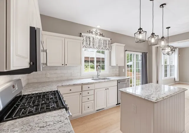 Photo 4 of Single family home for sale at 533 Continental Dr, Northfield, OH 44067 | MLS# 5232479 | Listing updated on 2026-10-01