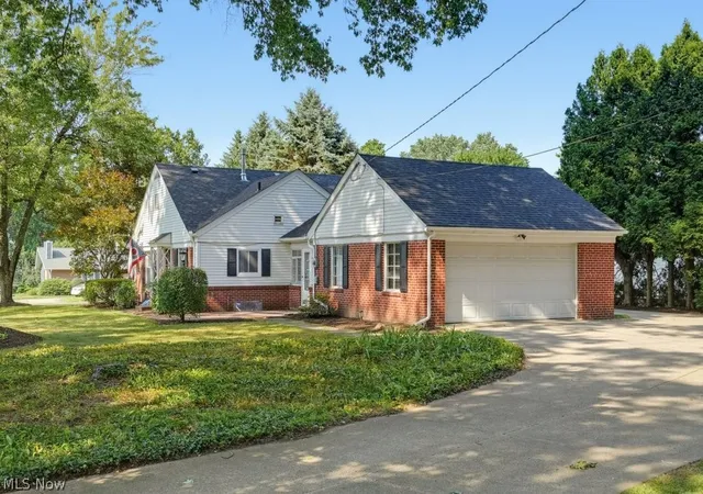 Photo 3 of Sale Pending at 2468 Ridgewood Rd, Akron, OH 44313 | MLS# 5234618 | Listing updated on 2026-10-04