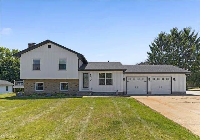 Photo 2 of Single family home for sale at 1524 Hightower Dr, Uniontown, OH 44685 | MLS# 5234142 | Listing updated on 2026-09-09