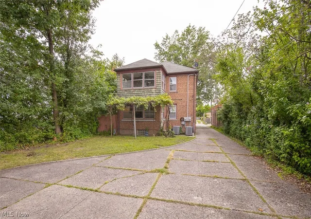 Listing Photo 2 - Condo for sale in building located at 2617 E 130th St, Cleveland, OH 44120