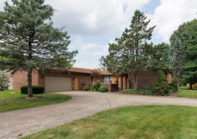 Photo 1 of Single family home for sale at 43254 Dellefield Rd, Elyria, OH 44035 | MLS# 5229720 | Listing updated on 2026-09-11
