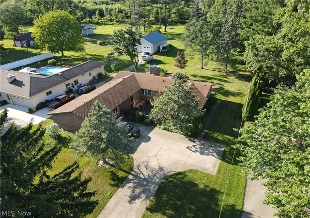 Photo 2 of Single family home for sale at 43254 Dellefield Rd, Elyria, OH 44035 | MLS# 5229720 | Listing updated on 2026-09-11