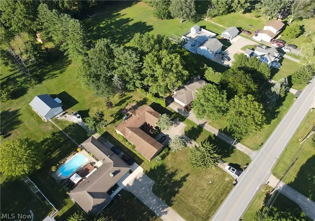 Photo 3 of Single family home for sale at 43254 Dellefield Rd, Elyria, OH 44035 | MLS# 5229720 | Listing updated on 2026-09-11