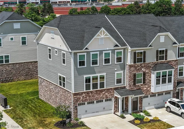 Photo 2 of Sale Pending at 3419 Links Dr, Fairlawn, OH 44333 | MLS# 5234508 | Listing updated on 2026-09-09