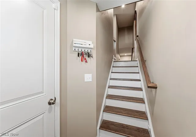 Photo 3 of Sale Pending at 3419 Links Dr, Fairlawn, OH 44333 | MLS# 5234508 | Listing updated on 2026-09-09