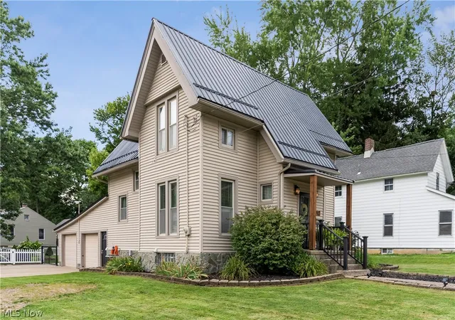 Photo 2 of Single family home for sale at 192 W 5th Street, Salem, OH 44460 | MLS# 5233382 | Listing updated on 2026-09-08