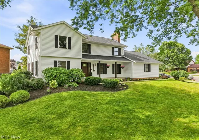 Photo 3 of Single family home for sale at 3465 Cornwall Dr Nw, Canton, OH 44708 | MLS# 5234389 | Listing updated on 2026-10-07