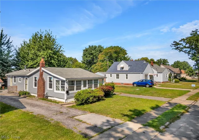Photo 3 of Single family home for sale at 290 E 317th Street, Willowick, OH 44095 | MLS# 5234752 | Listing updated on 2026-09-09