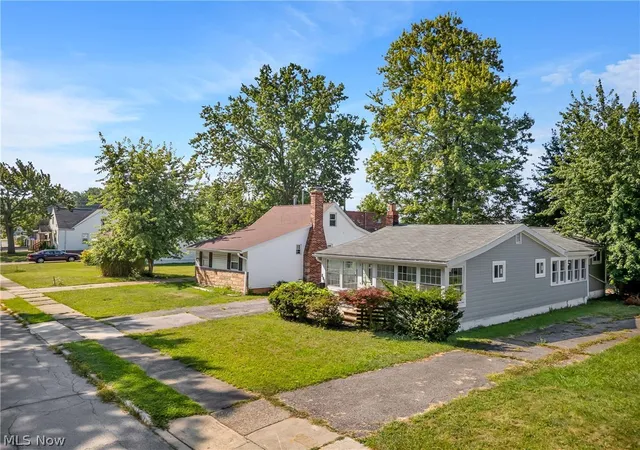 Photo 3 of Single family home for sale at 290 E 317th Street, Willowick, OH 44095 | MLS# 5234752 | Listing updated on 2026-09-09