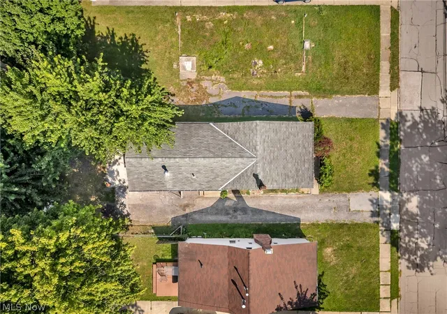 Photo 4 of Single family home for sale at 290 E 317th Street, Willowick, OH 44095 | MLS# 5234752 | Listing updated on 2026-09-09