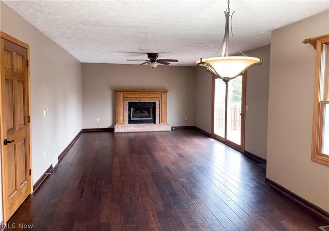 Photo 3 of Single family home for sale at 1100 Prescot Ave Nw, Massillon, OH 44646 | MLS# 5234829 | Listing updated on 2026-09-10