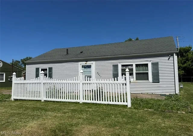 Photo 2 of Single family home for sale at 4047 Tacoma Ave, Lorain, OH 44055 | MLS# 5234830 | Listing updated on 2026-09-11