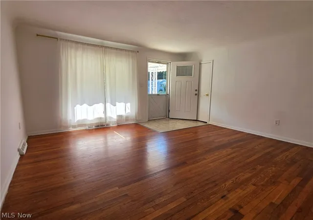 Photo 3 of Single family home for sale at 1301 Hulett Ave, Eastlake, OH 44095 | MLS# 5232750 | Listing updated on 2026-09-11