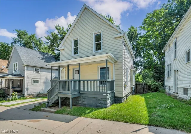 Photo 4 of Single family home for sale at 181 Spellman Ct, Akron, OH 44305 | MLS# 5233810 | Listing updated on 2026-09-09