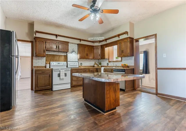 Photo 3 of Sale Pending at 10725 Lisbon St, Louisville, OH 44641 | MLS# 5234859 | Listing updated on 2026-09-11