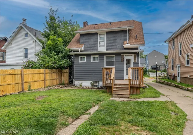 Photo 3 of Single family home for sale at 366 Palm Ave, Akron, OH 44301 | MLS# 5234886 | Listing updated on 2026-09-12