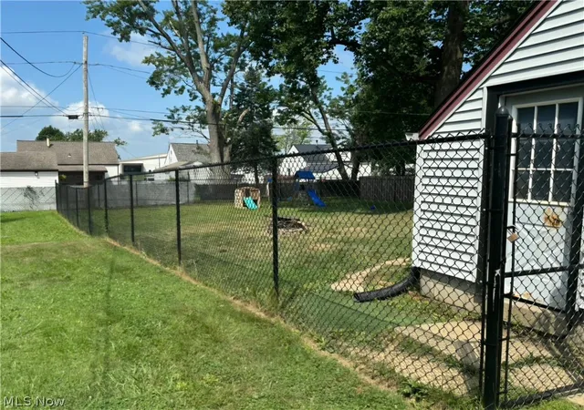 Photo 2 of Sale Pending at 595 Bonnie Brae Ave Ne, Warren, OH 44483 | MLS# 5234765 | Listing updated on 2026-09-03