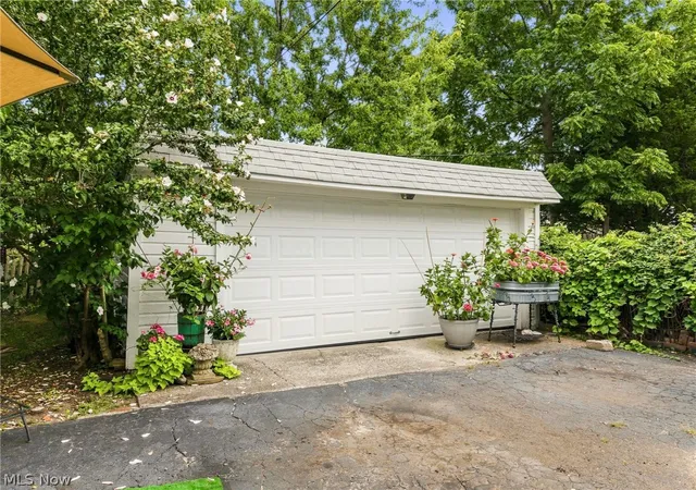 Listing Photo 2 - Condo for sale in building located at 1415 Clifton Pl, Lakewood, OH 44107