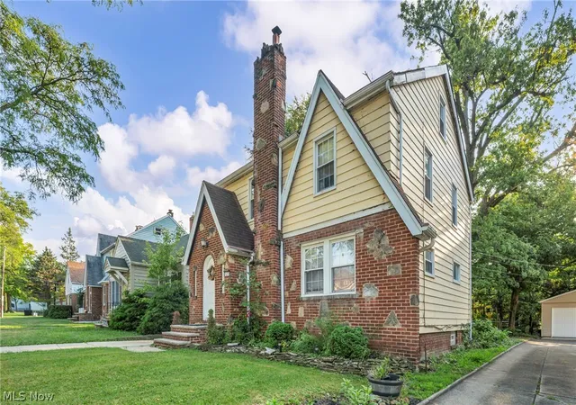 Photo 2 of Single family home for sale at 1270 Plainfield Rd, Cleveland, OH 44121 | MLS# 5234037 | Listing updated on 2026-09-12