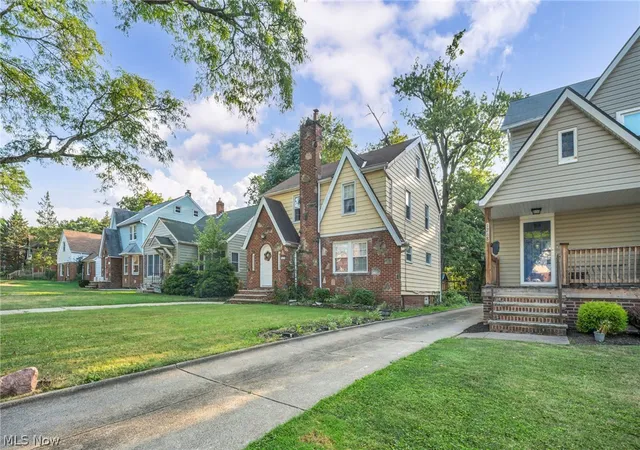 Photo 3 of Single family home for sale at 1270 Plainfield Rd, Cleveland, OH 44121 | MLS# 5234037 | Listing updated on 2026-09-12