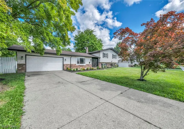 Photo 2 of Single family home for sale at 28610 Lynhaven Dr, North Olmsted, OH 44070 | MLS# 5233714 | Listing updated on 2026-09-22